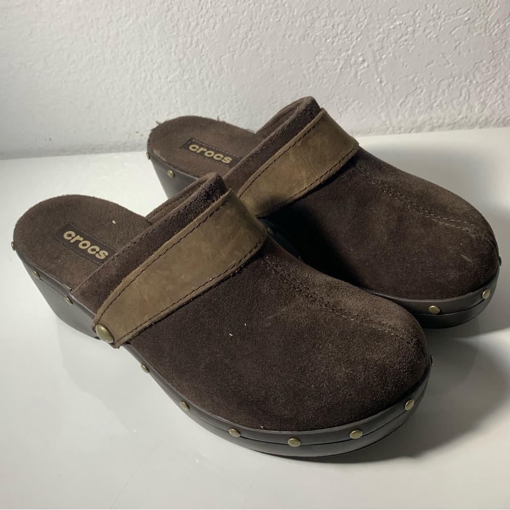 Crocs cobbler in the color brown !